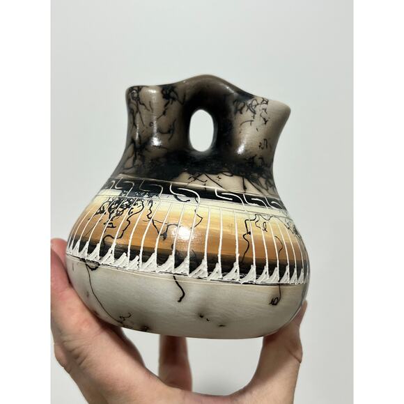 Russell Sam Navajo Art Pottery Horsehair Wedding Vase 4.5 inch tall - Picture 2 of 7